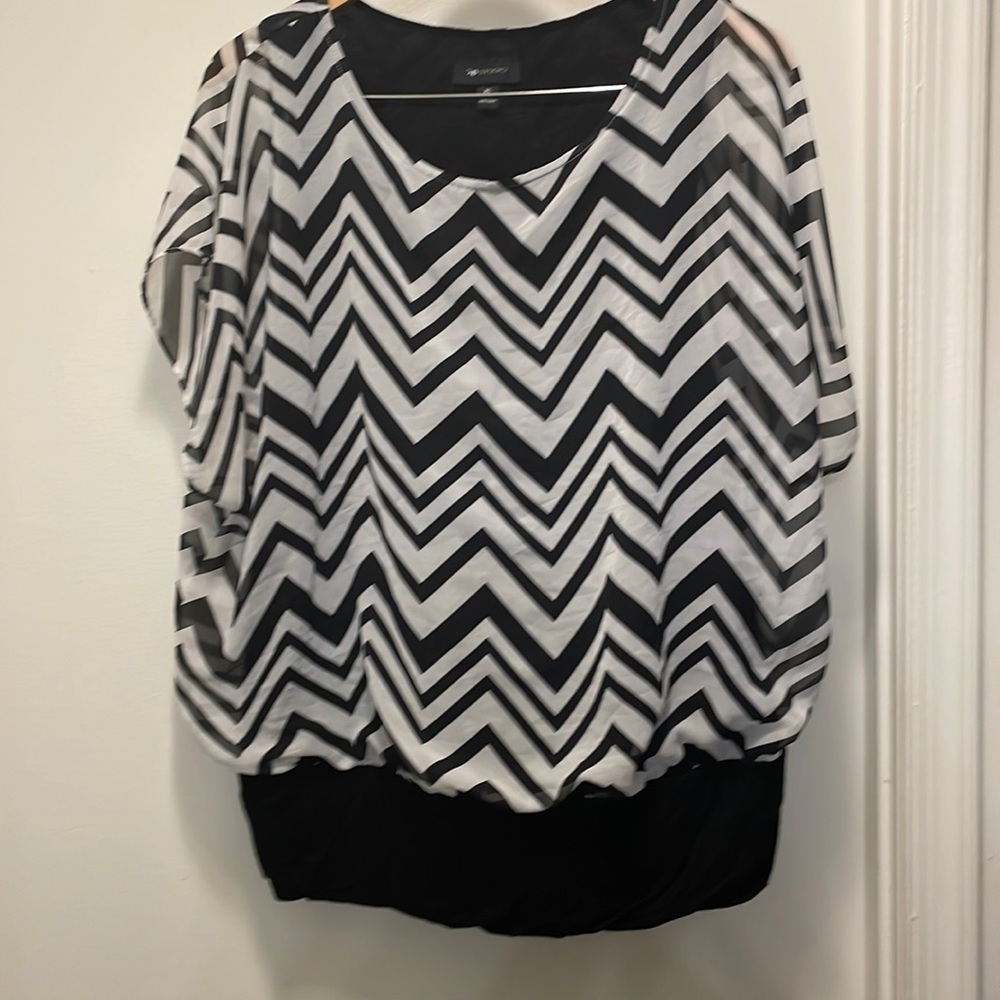 Excellent Used Condition Black and White Blouse